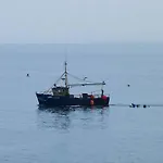 Seascape בית נופש *